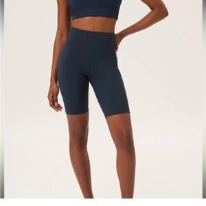 NWOT Girlfriend Collective Midnight Navy Compressive Biker Shorts in Size Small
